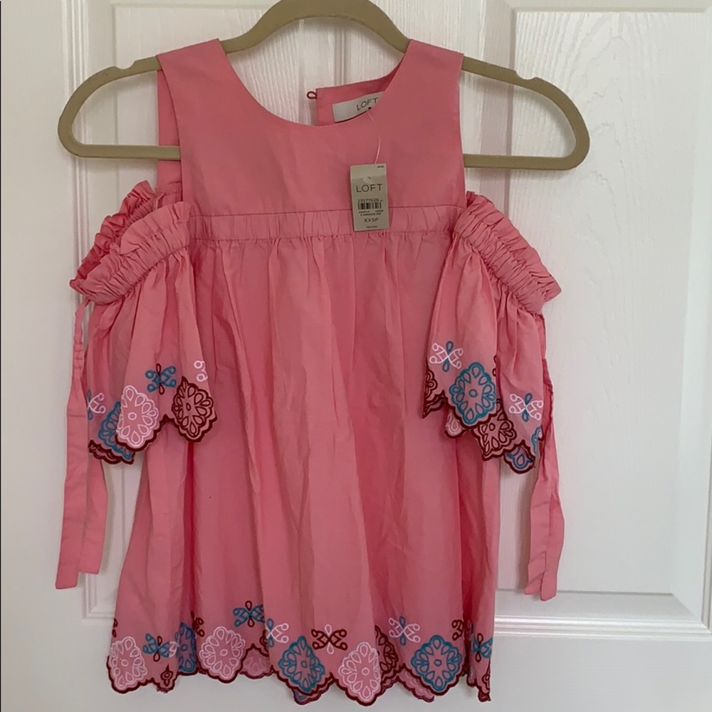 Cold-shoulder shirt